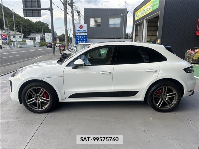 Porsche MACAN 2020-12 7793046-8