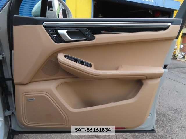 Porsche MACAN 2020-09 7794572-3