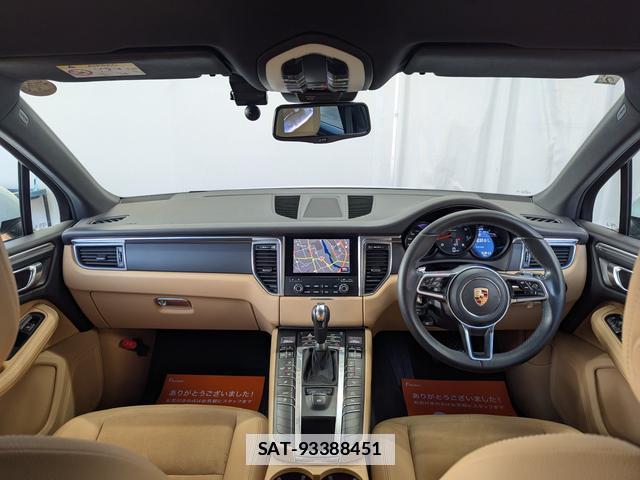 Porsche MACAN 2017-02 7795298-1