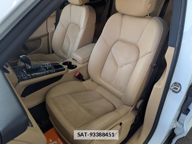 Porsche MACAN 2017-02 7795298-13