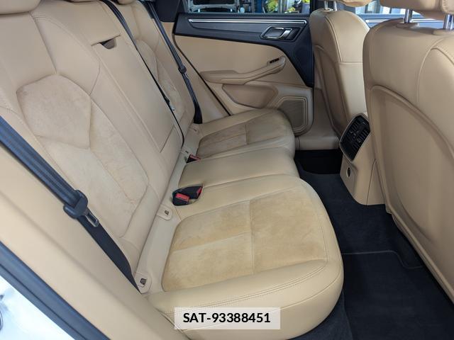 Porsche MACAN 2017-02 7795298-15