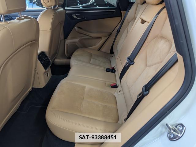 Porsche MACAN 2017-02 7795298-16