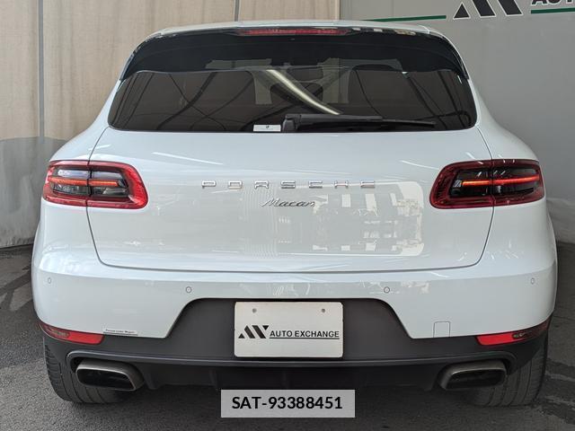 Porsche MACAN 2017-02 7795298-19