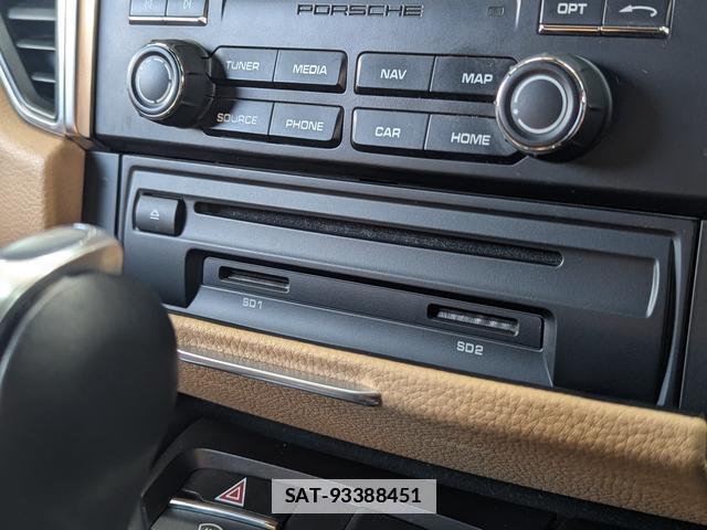 Porsche MACAN 2017-02 7795298-4