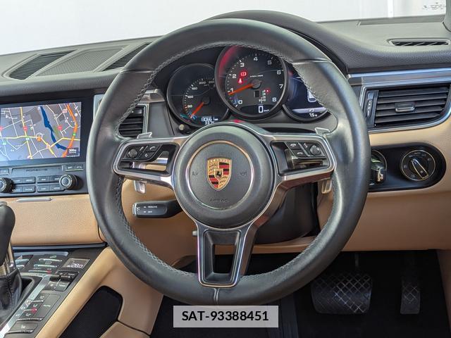 Porsche MACAN 2017-02 7795298-6