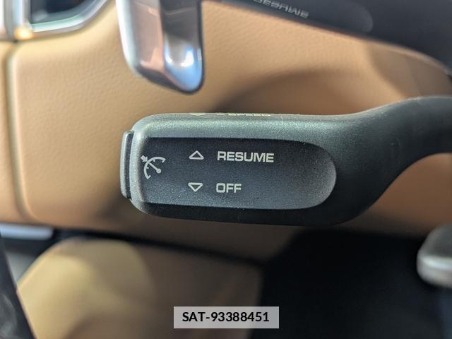 Porsche MACAN 2017-02 7795298-7