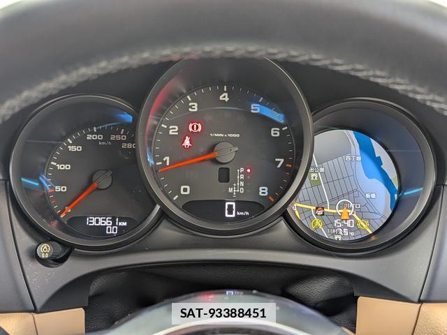 Porsche MACAN 2017-02 7795298-8