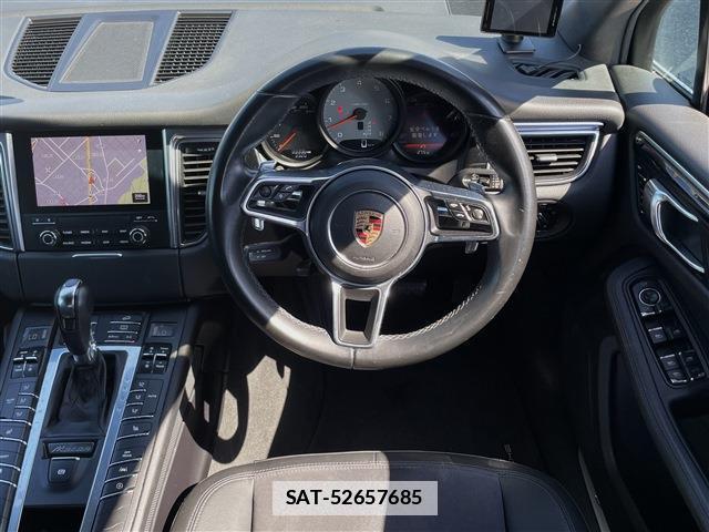 Porsche MACAN 2016-08 7798249-16
