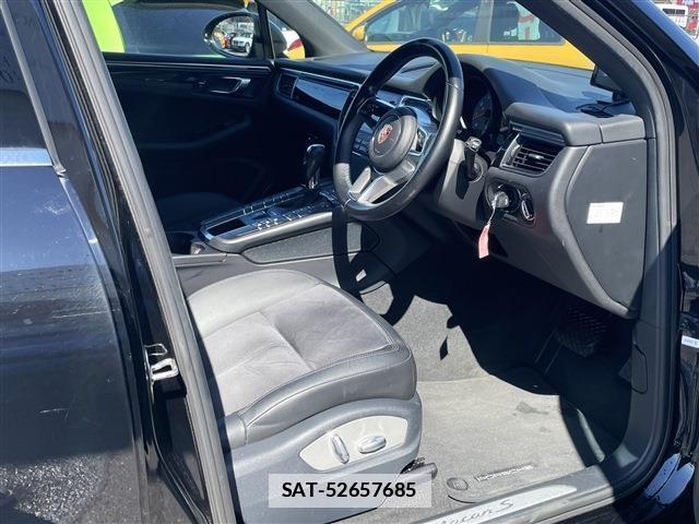 Porsche MACAN 2016-08 7798249-2