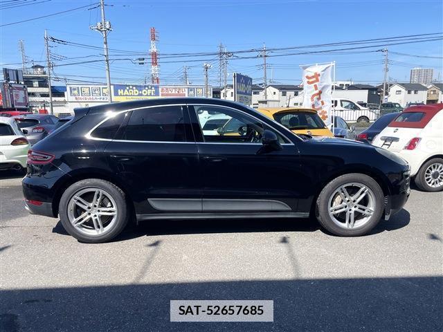 Porsche MACAN 2016-08 7798249-3