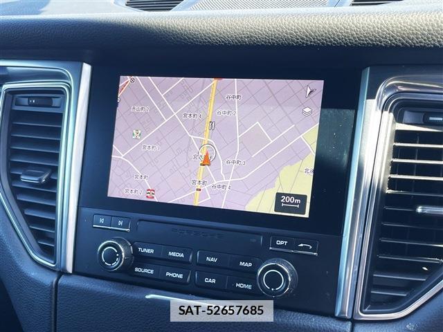 Porsche MACAN 2016-08 7798249-4