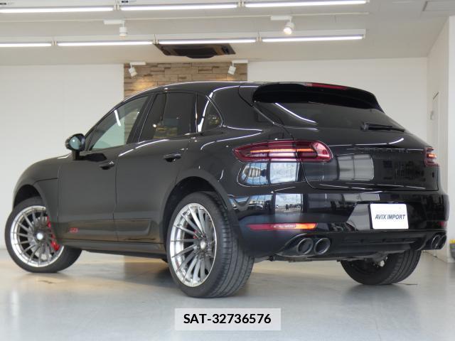 Porsche MACAN 2016-11 7800562-1