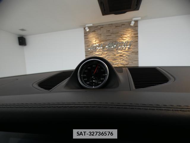 Porsche MACAN 2016-11 7800562-11