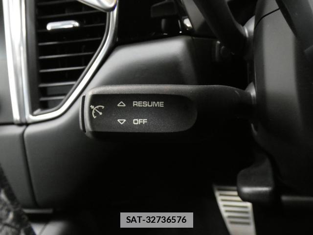 Porsche MACAN 2016-11 7800562-13