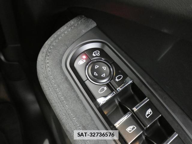 Porsche MACAN 2016-11 7800562-14