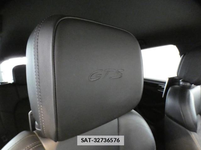 Porsche MACAN 2016-11 7800562-15