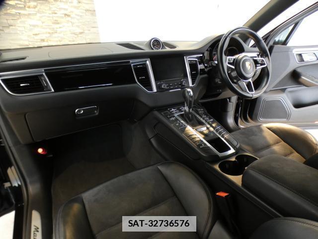 Porsche MACAN 2016-11 7800562-6