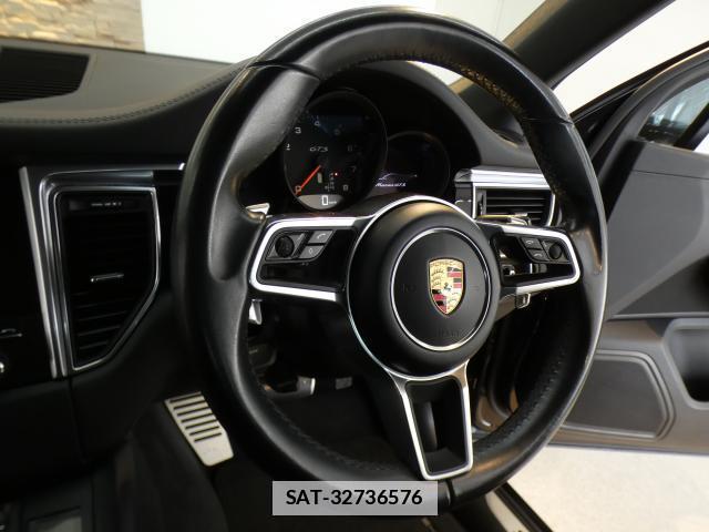Porsche MACAN 2016-11 7800562-7