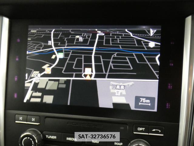 Porsche MACAN 2016-11 7800562-8