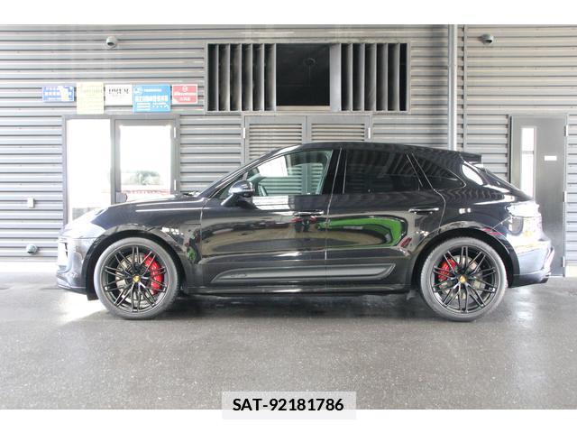 Porsche MACAN 2022-03 7800961-1