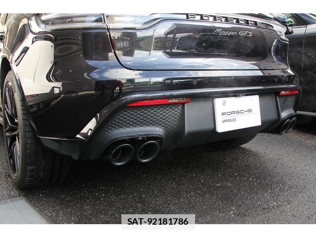 Porsche MACAN 2022-03 7800961-11