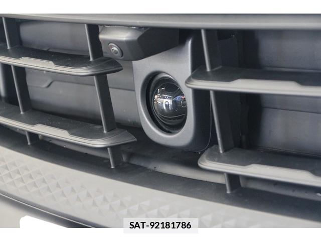 Porsche MACAN 2022-03 7800961-14