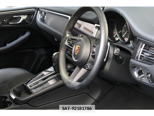 Porsche MACAN 2022-03 7800961-16