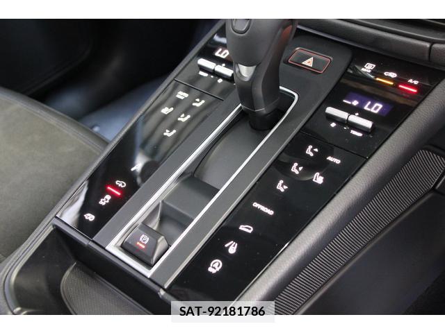 Porsche MACAN 2022-03 7800961-17