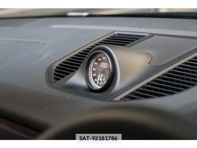 Porsche MACAN 2022-03 7800961-18