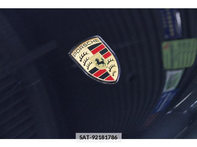Porsche MACAN 2022-03 7800961-19