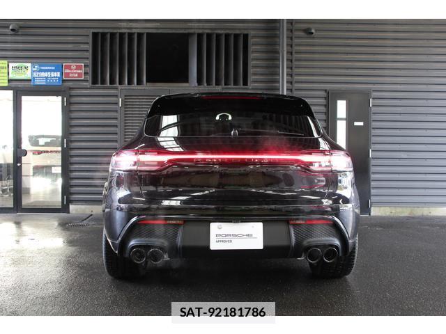 Porsche MACAN 2022-03 7800961-2