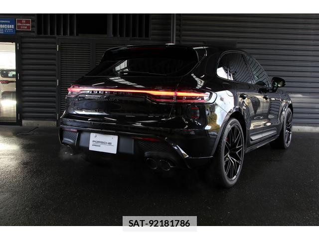 Porsche MACAN 2022-03 7800961-3
