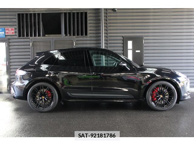 Porsche MACAN 2022-03 7800961-4