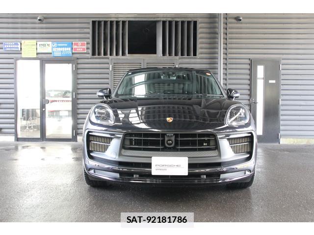 Porsche MACAN 2022-03 7800961-6