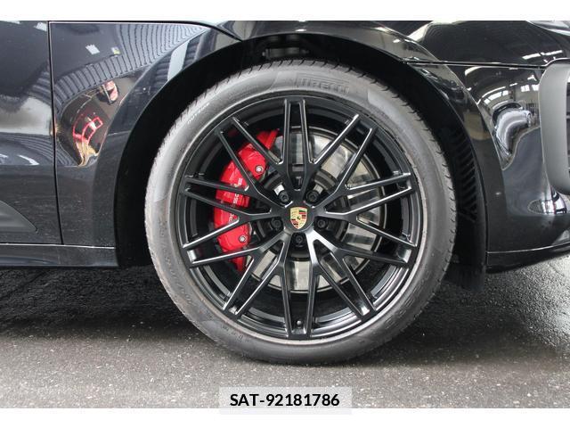 Porsche MACAN 2022-03 7800961-7