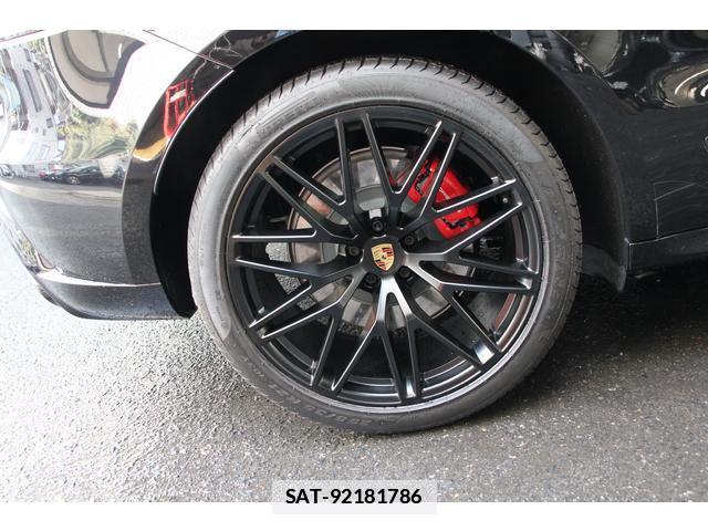 Porsche MACAN 2022-03 7800961-8