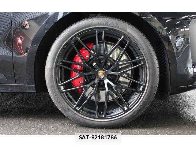 Porsche MACAN 2022-03 7800961-9