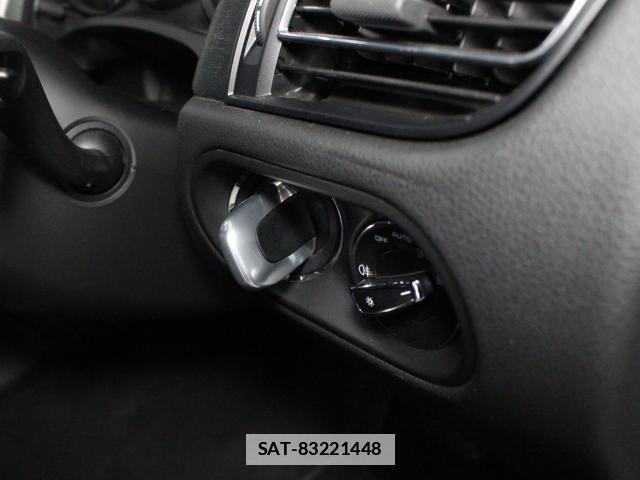 Porsche MACAN 2023-07 7802533-15