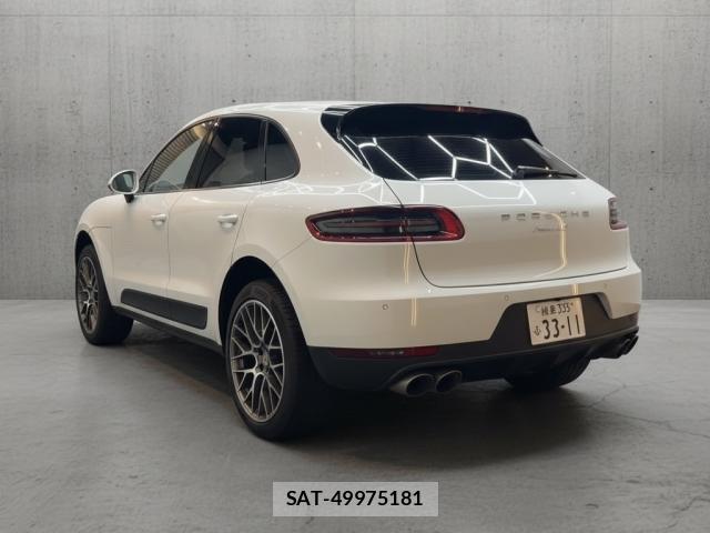 Porsche MACAN 2015-03 7804652-3