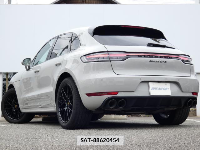 Porsche MACAN 2021-05 7806301-1