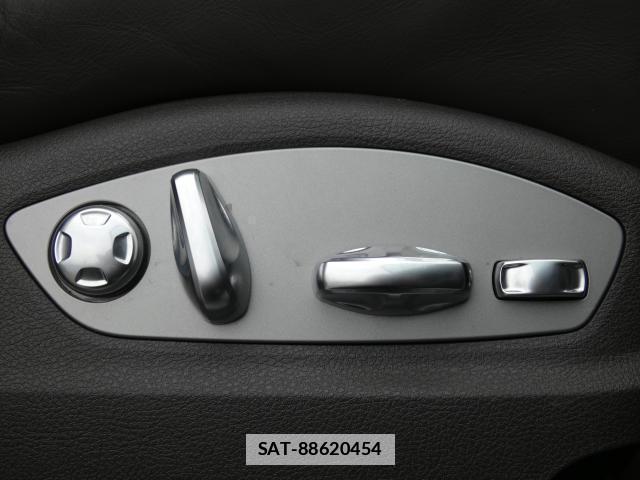 Porsche MACAN 2021-05 7806301-11