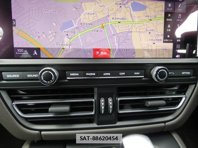 Porsche MACAN 2021-05 7806301-12