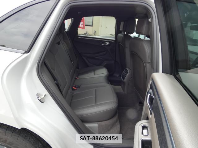 Porsche MACAN 2021-05 7806301-16
