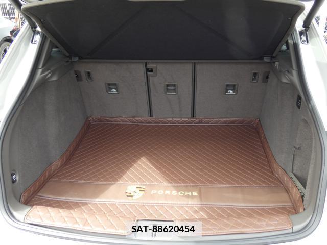 Porsche MACAN 2021-05 7806301-17