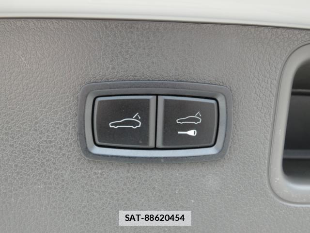 Porsche MACAN 2021-05 7806301-18