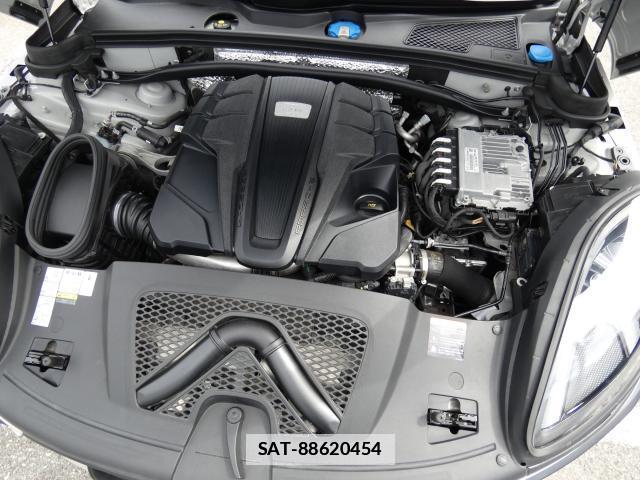 Porsche MACAN 2021-05 7806301-19
