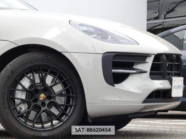 Porsche MACAN 2021-05 7806301-4