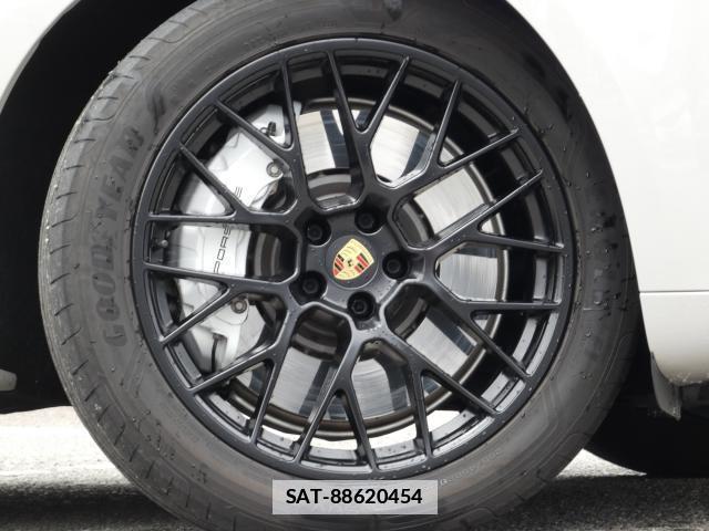 Porsche MACAN 2021-05 7806301-5