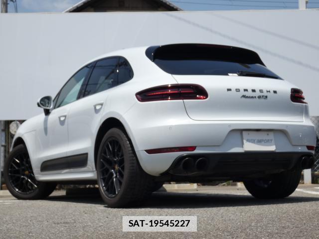 Porsche MACAN 2018-03 7806302-1