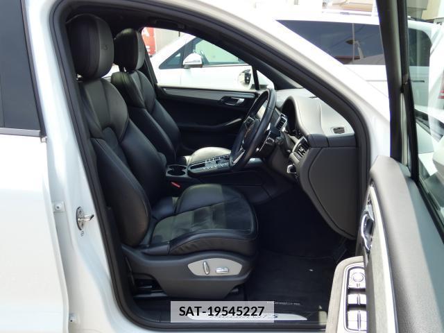 Porsche MACAN 2018-03 7806302-13